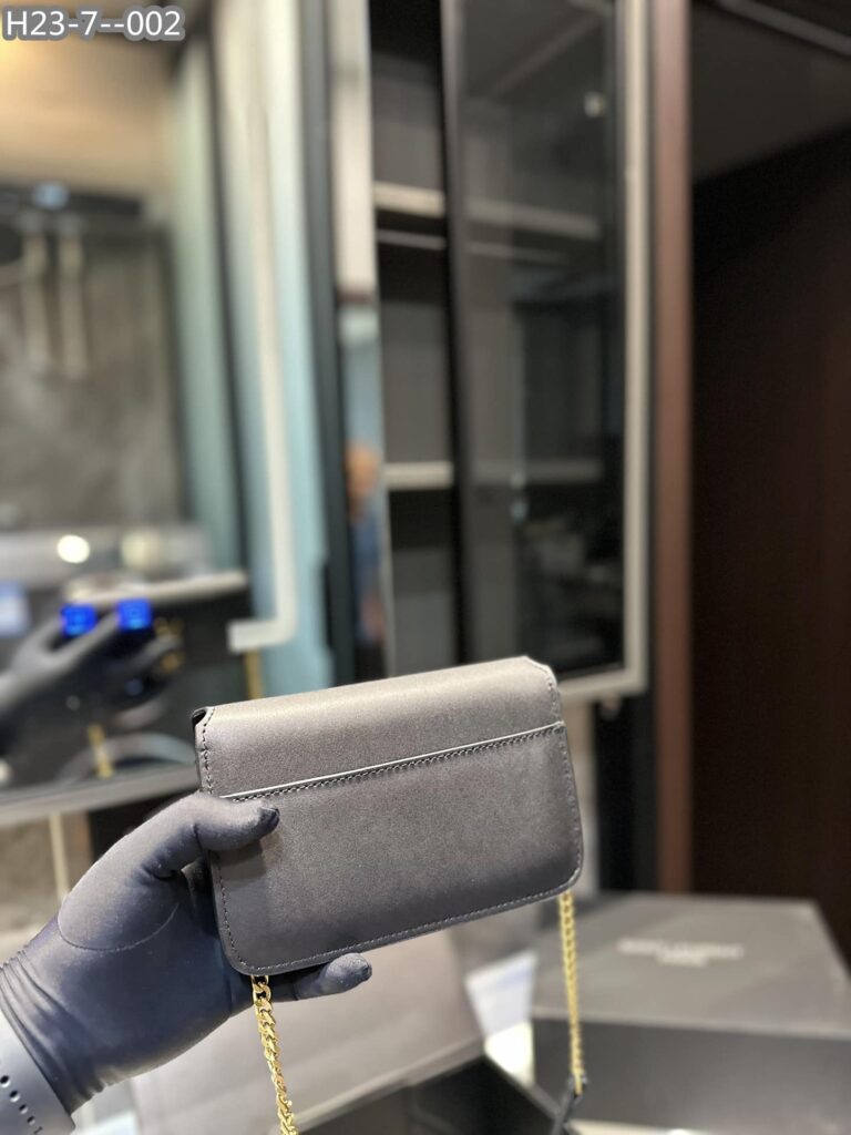 Saint Laurent Uptown Ysl Plaque Grained Leather 18Cm - Image 8