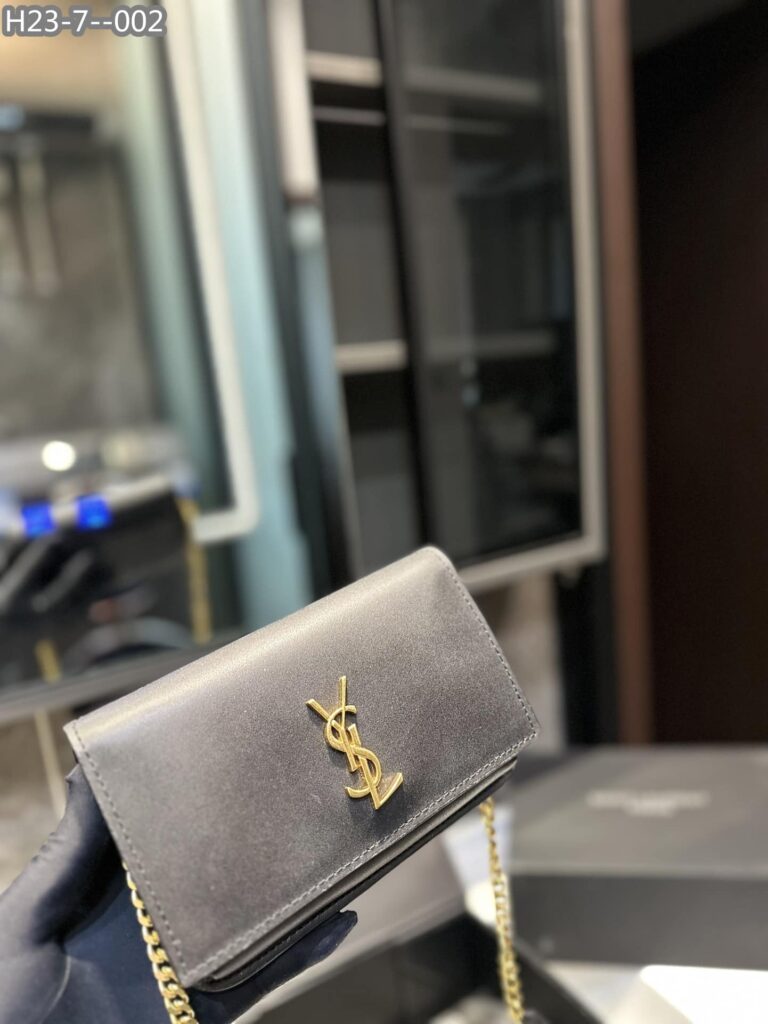 Saint Laurent Uptown Ysl Plaque Grained Leather 18Cm - Image 7