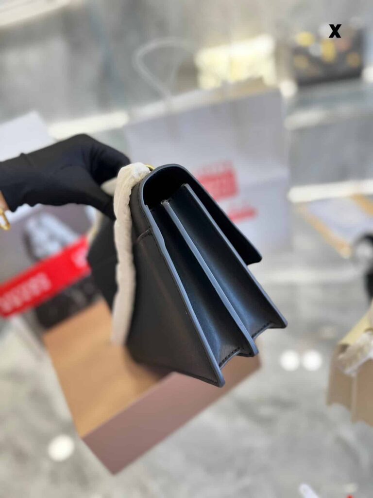 Saint Laurent Sunset Chain Bag In Smooth Leather With Sticker Black 22Cm - Image 5