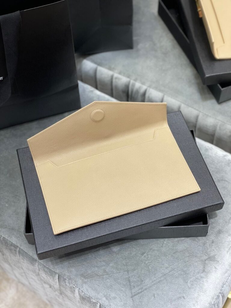 Saint Laurent Uptown Pouch In Grain De Poudre Embossed Leather Blanc Vintage 5657391Gf0J9207 - Image 2