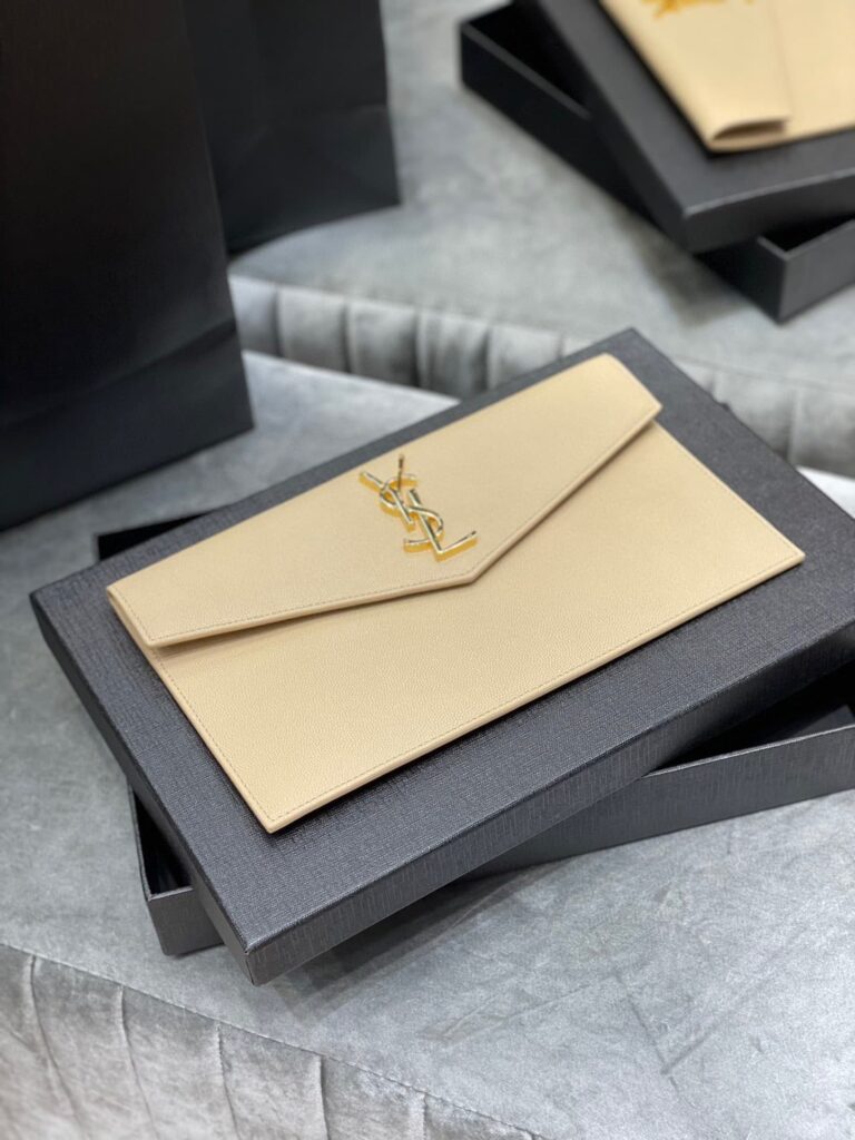 Saint Laurent Uptown Pouch In Grain De Poudre Embossed Leather Blanc Vintage 5657391Gf0J9207 - Image 4