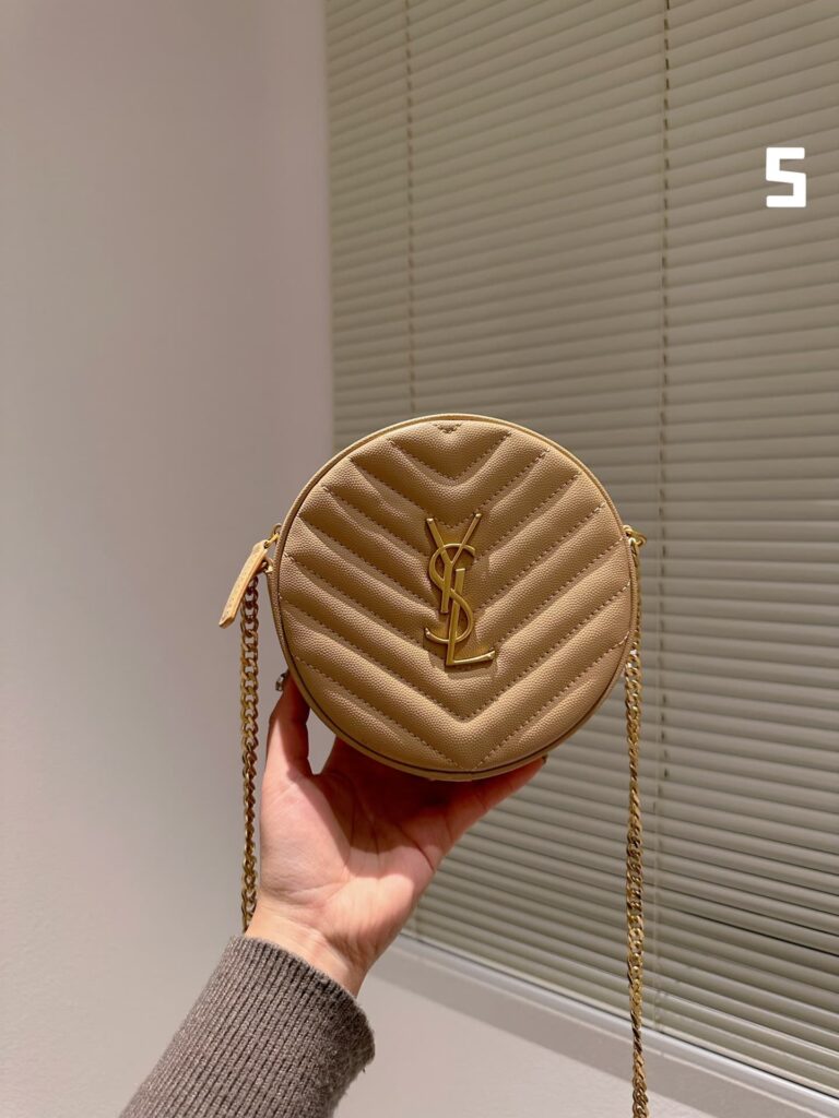 Saint Laurent Vinyle Round Camera Bag In Chevron Quilted Grain De Poudre Embossed Leather 18Cm 6104361Gf072721 - Image 2