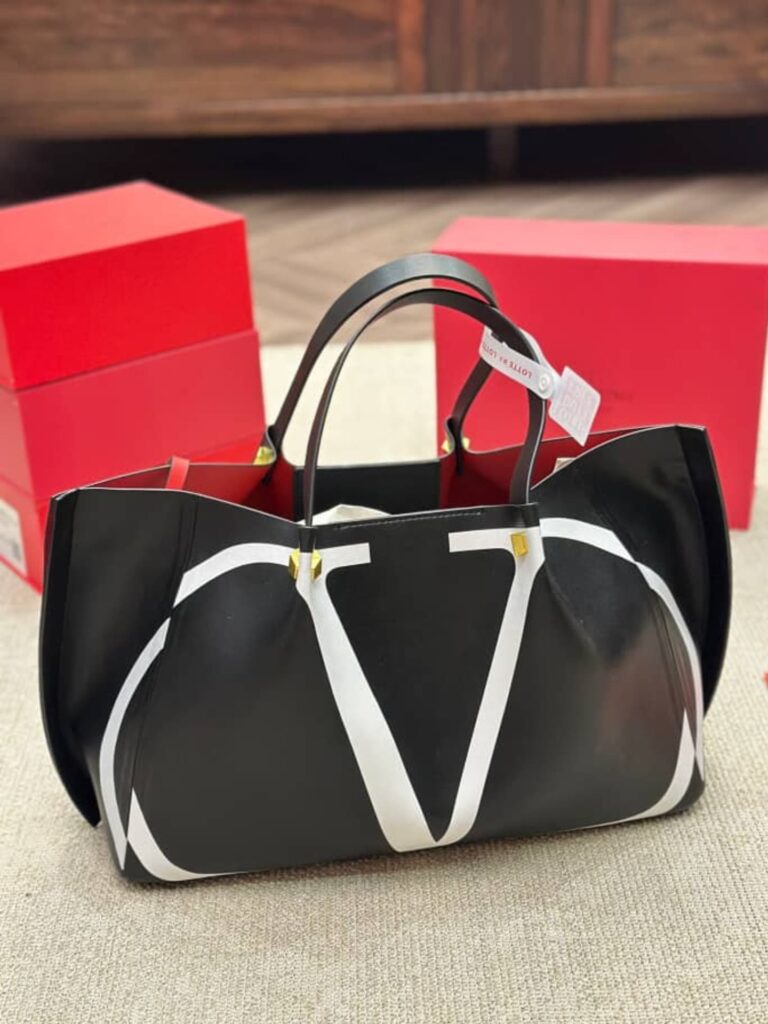 Valentino Garavani Vlogo Escape Calf Leather Tote Bag In Black 38Cm - Image 2