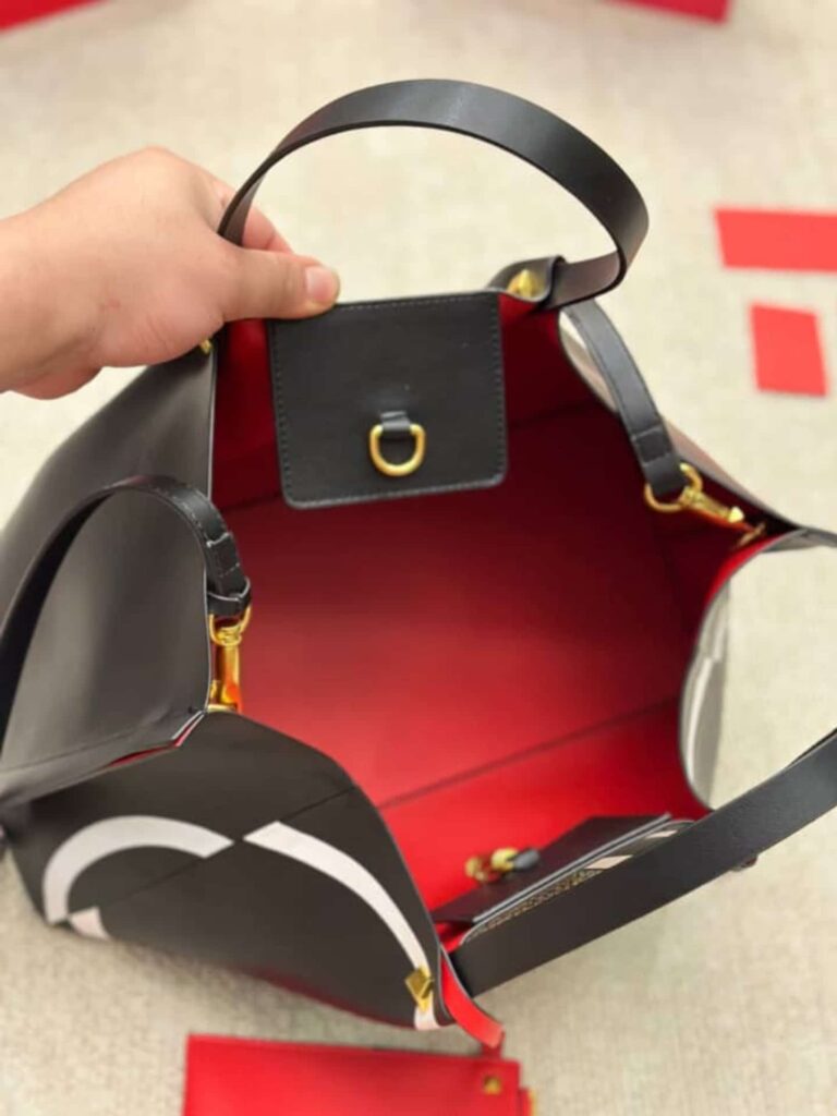 Valentino Garavani Vlogo Escape Calf Leather Tote Bag In Black 38Cm - Image 7