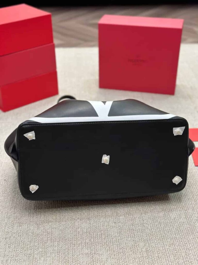 Valentino Garavani Vlogo Escape Calf Leather Tote Bag In Black 38Cm - Image 4