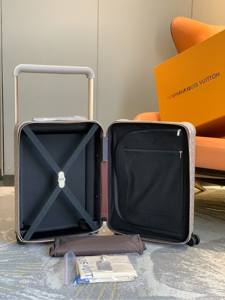 Louis Vuitton Horizon 55 Suitcase Mahina Perforated Calfskin Leather Gray 55Cm M10282 - Image 6