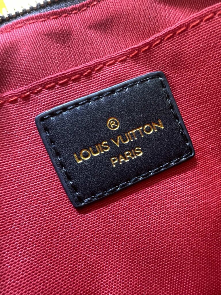Louis Vuitton Onthego East West Giant Monogram 25Cm M46653 - Image 7