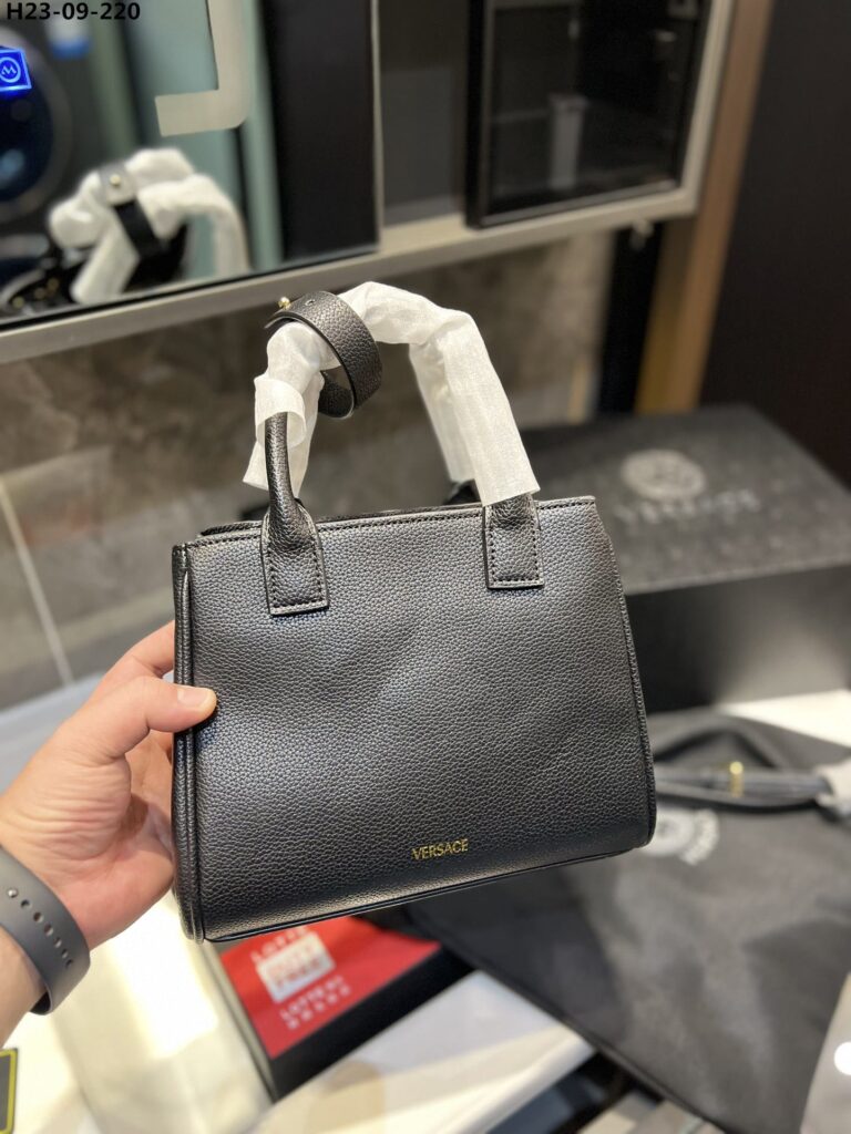 Versace La Medusa Small Chain Tote Bag Black 25Cm - Image 4