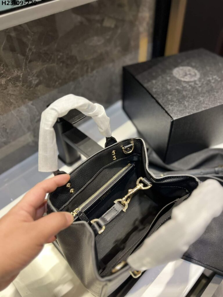 Versace La Medusa Small Chain Tote Bag Black 25Cm - Image 6