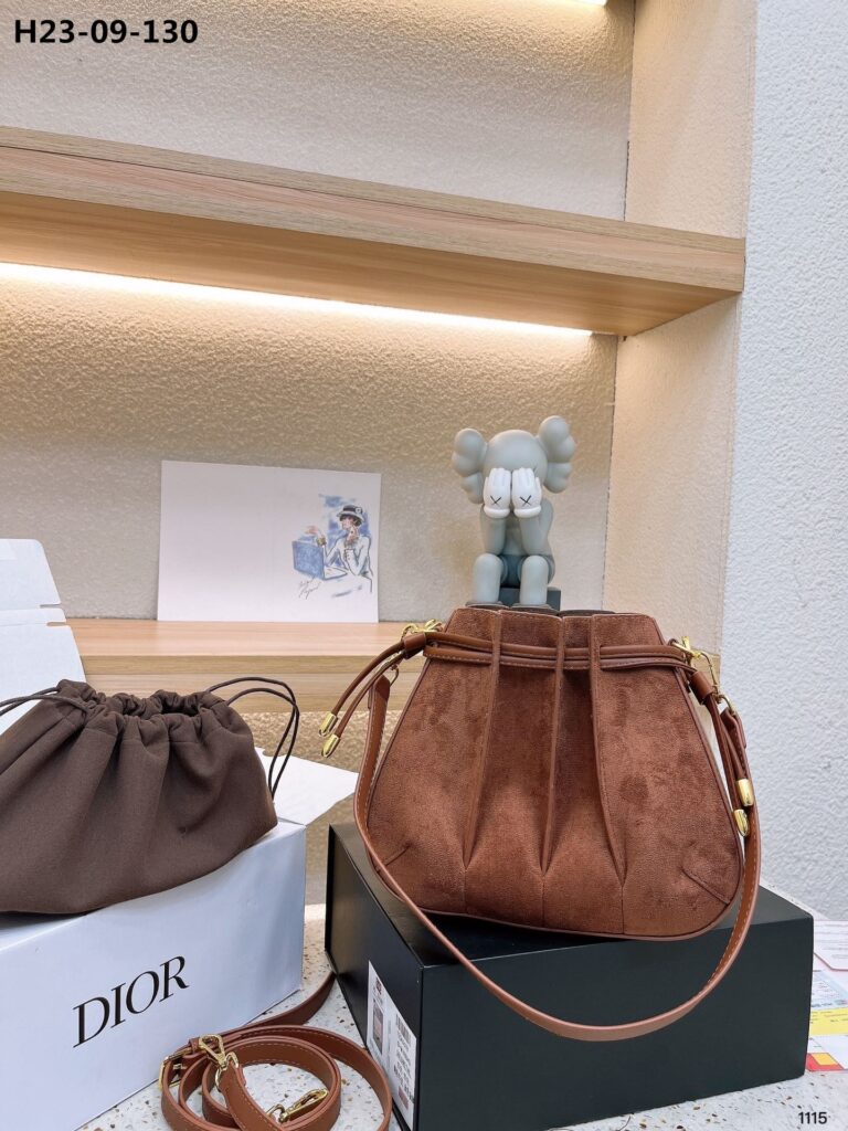 Saint Laurent Bucket Bag Brown 23Cm - Image 3