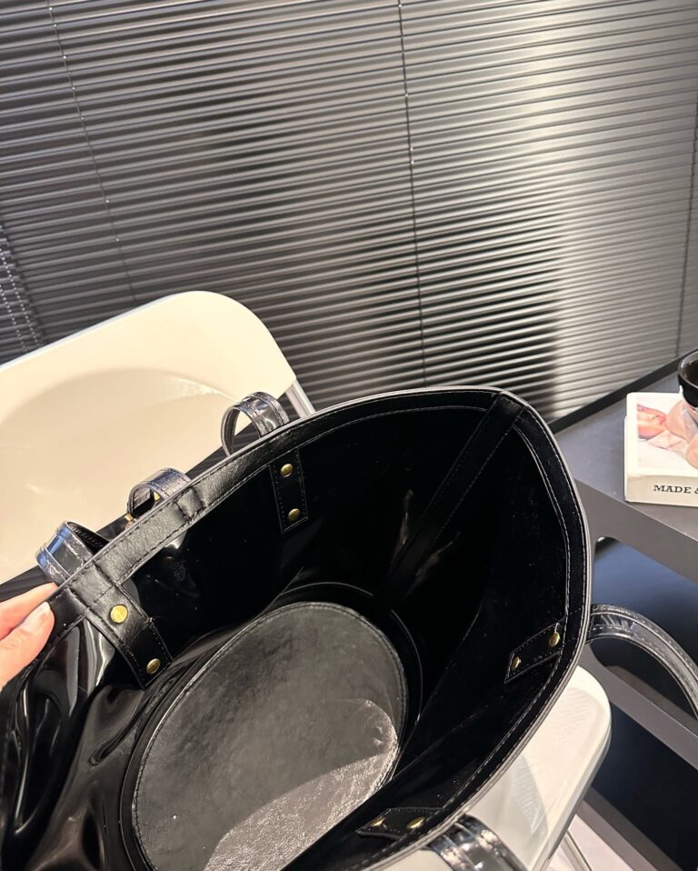 Saint Laurent Panier Medium In Vinyl And Shiny Leather Black 28Cm 773697Fac0X3055 - Image 10