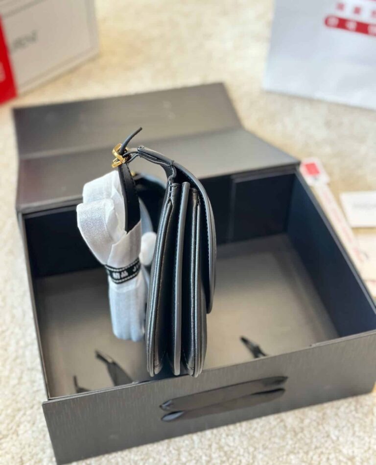 Saint Laurent Charlie Medium Shoulder Bag In Smooth Leather Black 23Cm 686742 2R20W 1000 - Image 6