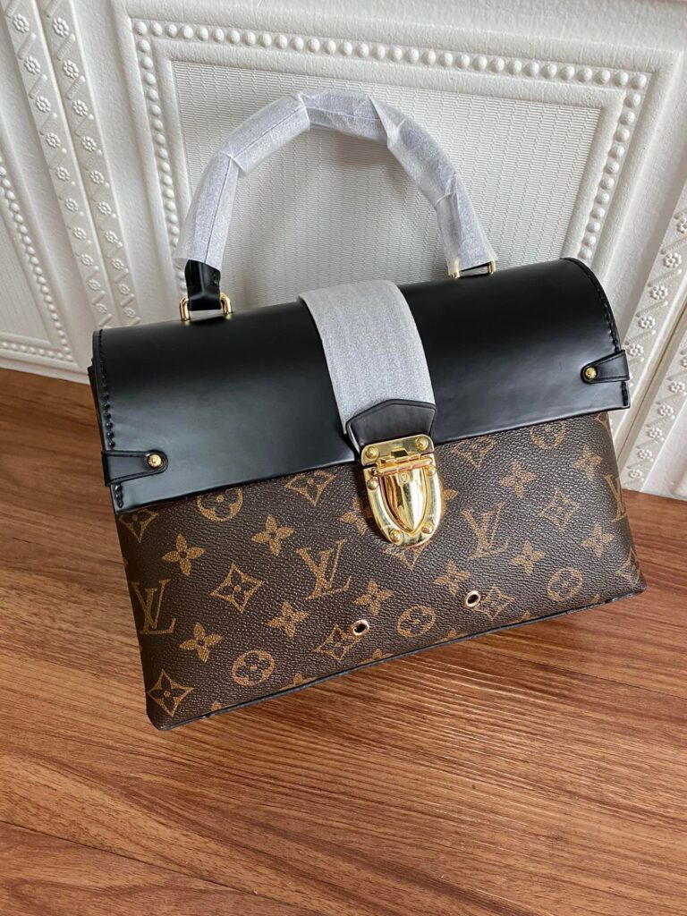 Louis Vuitton One Handle Monogram Flap Mm 25Cm - Image 3