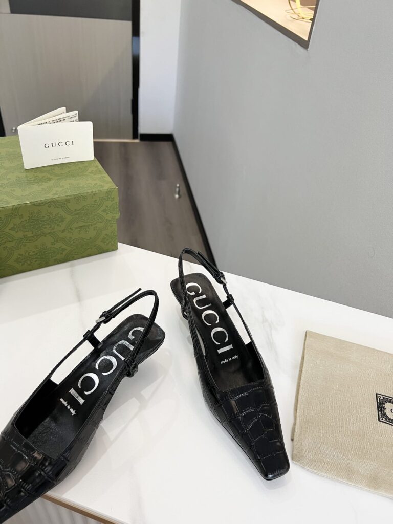 Gucci Women's Crocodile Print Pump Black 674666 Ukq00 1000 - Image 6