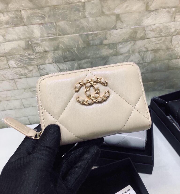 Chanel 19 Card Holder With Zipper Leather Cream Wallet - Image 2