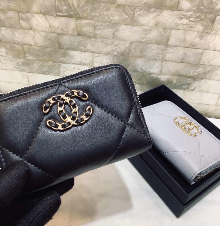 Chanel 19 Card Holder With Zipper Leather Black Wallet - Image 8