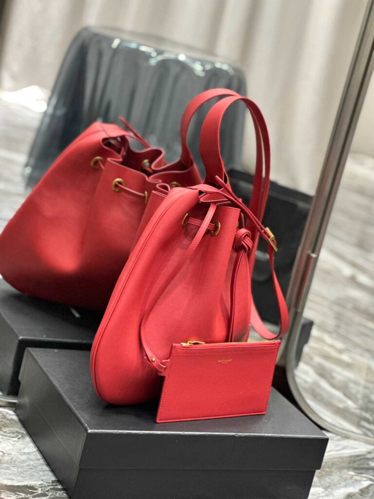 Saint Laurent Paris Vii Large Flat Hobo Bag In Smooth Leather Bag Red - Image 8