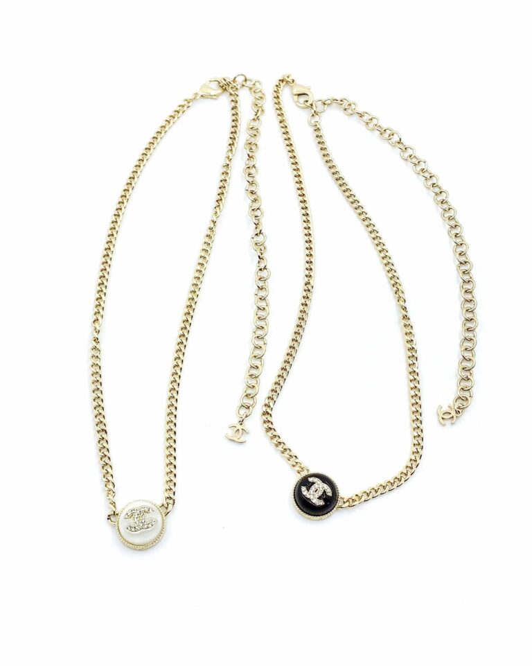 Chanel Logo Cc Necklace In Gold Metal And Silver Resin - Image 3
