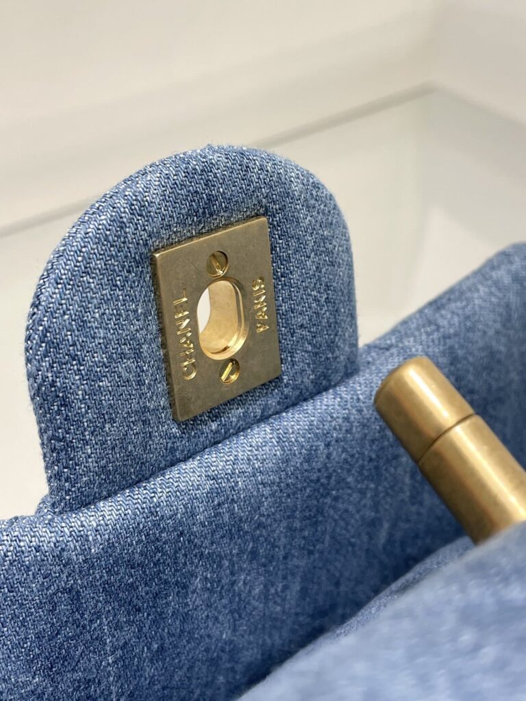 Chanel Mini Denim Rectangular Crush Ghw 17Cm - Image 4