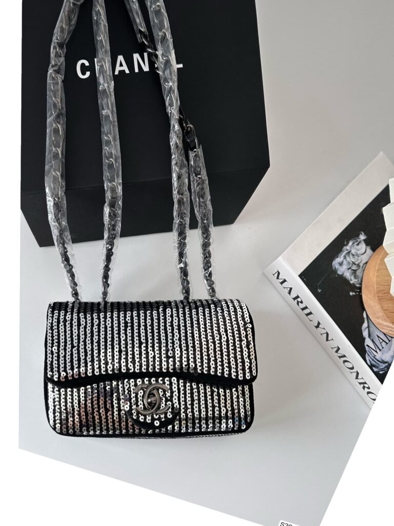 Chanel Sequin Flap Bag Black 24Cm - Image 3