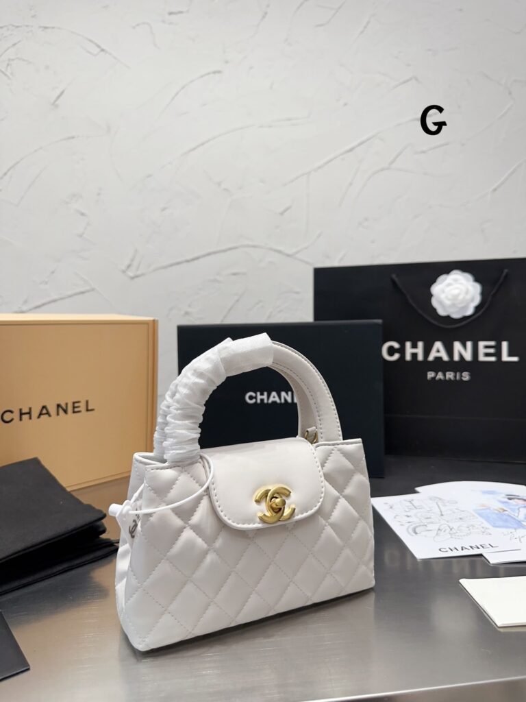 Chanel Small Kelly Shopper With Gold Hardware White 19Cm - Image 2