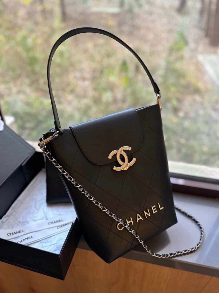 Chanel Bucket Bag Black 22Cm - Image 5