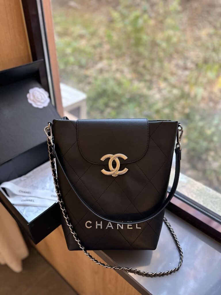 Chanel Bucket Bag Black 22Cm - Image 6