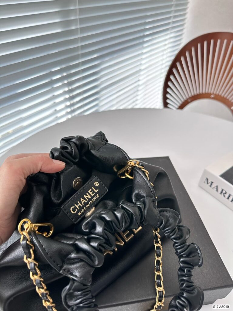 Chanel Bucket Bag With Circle Top Handle Black 20Cm - Image 2
