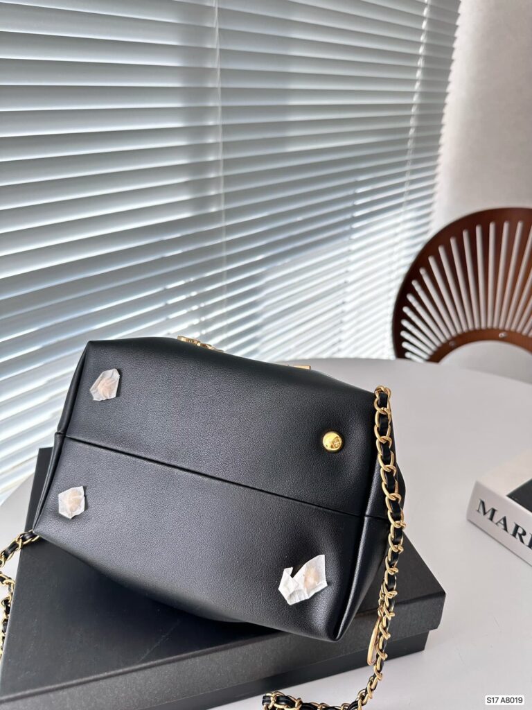 Chanel Bucket Bag With Circle Top Handle Black 20Cm - Image 3