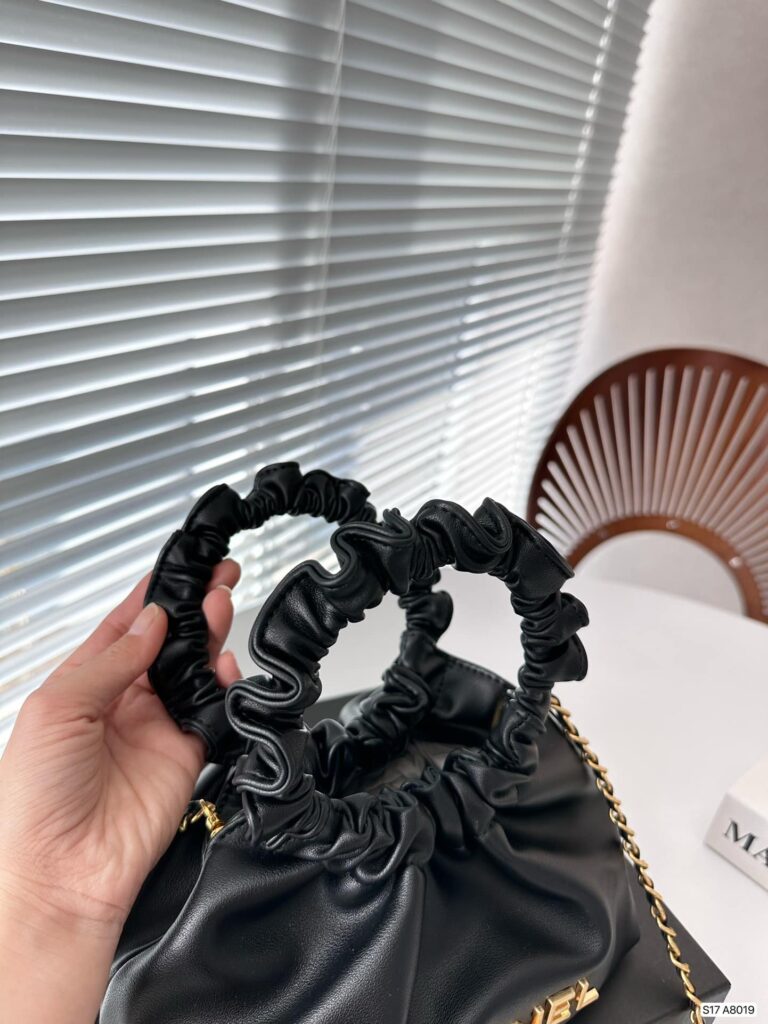 Chanel Bucket Bag With Circle Top Handle Black 20Cm - Image 5