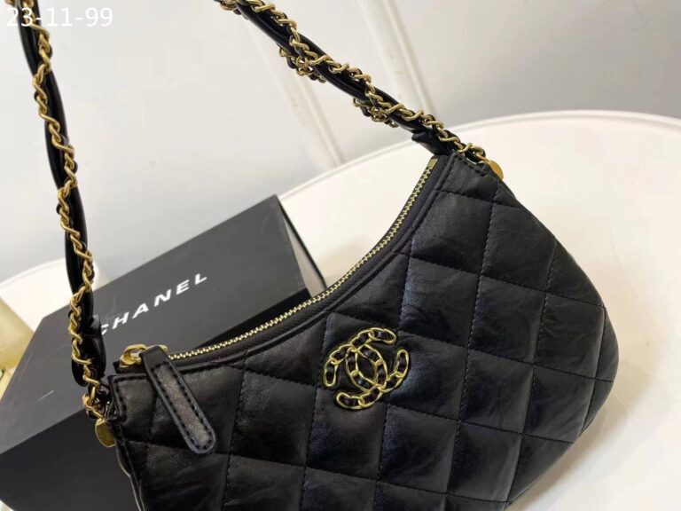 Chanel Hobo Handbag Aged Calfskin Black 24Cm - Image 4