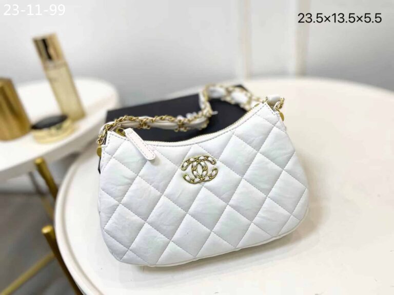 Chanel Hobo Handbag Aged Calfskin White 24Cm - Image 2