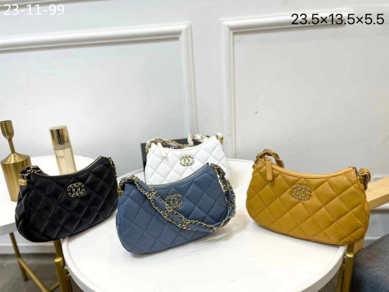 Chanel Hobo Handbag Aged Calfskin White 24Cm - Image 3