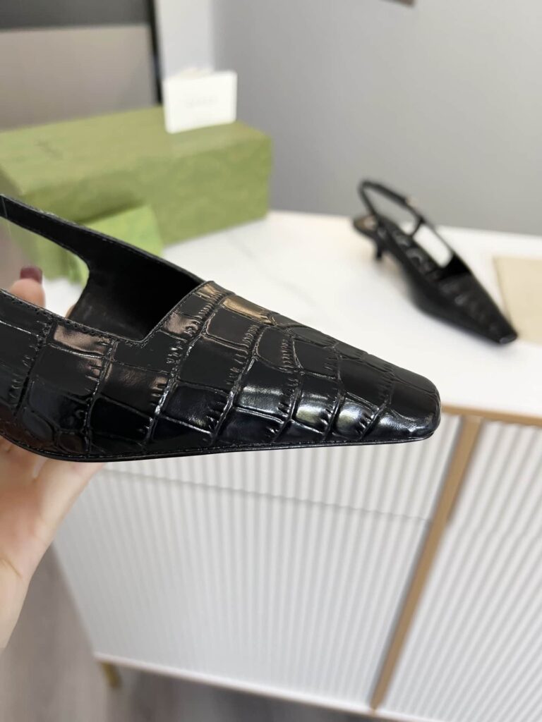 Gucci Women's Crocodile Print Pump Black 674666 Ukq00 1000 - Image 5