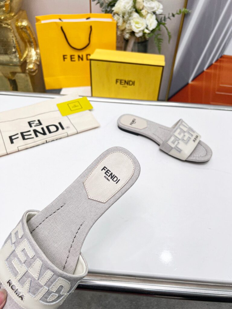 Fendi Signature Canvas Leather Slides White 8R8337Ajzuf1Hhl - Image 7