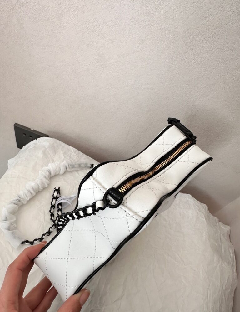 Chanel Star Hand Bag Black Metal White 22Cm - Image 3