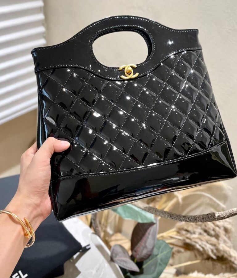 Chanel 31 Vintage Lambskin Large Shopping Bag Black 36Cm - Image 2