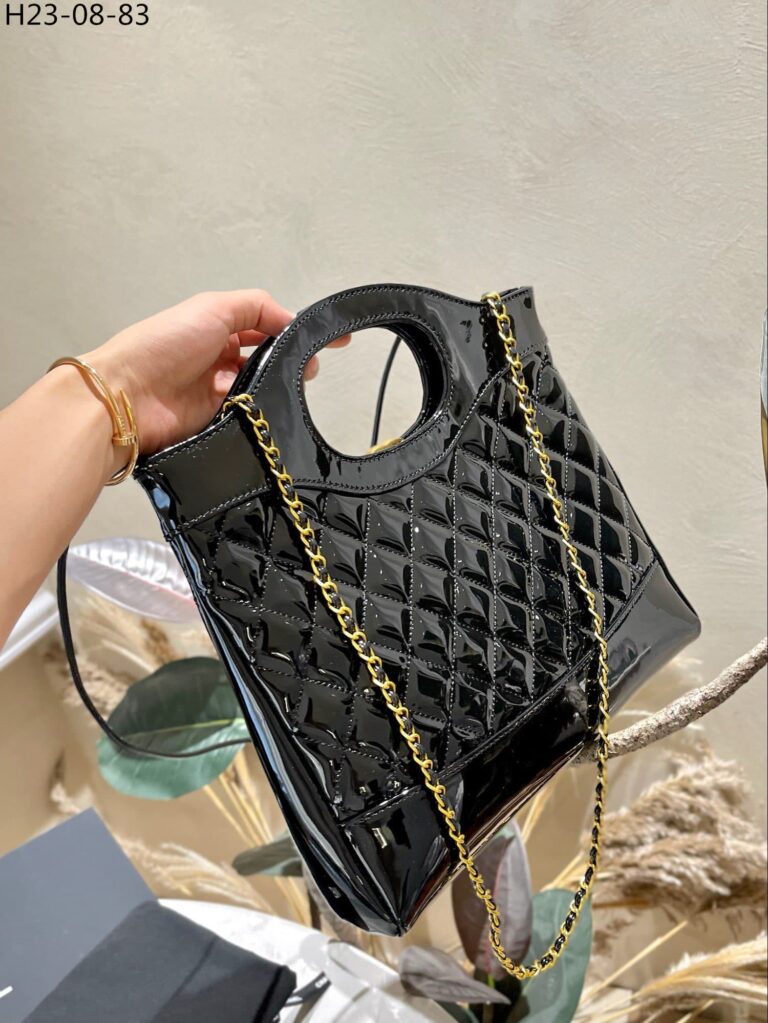 Chanel 31 Vintage Lambskin Large Shopping Bag Black 36Cm - Image 3