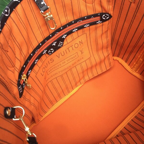 Louis Vuitton Neverfull Monogram Giant Jungle Mm Black Caramel M44676 - Image 5