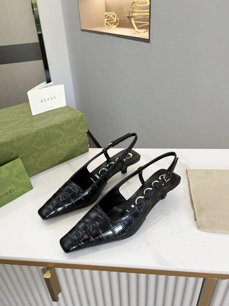 Gucci Women's Crocodile Print Pump Black 674666 Ukq00 1000 - Image 3