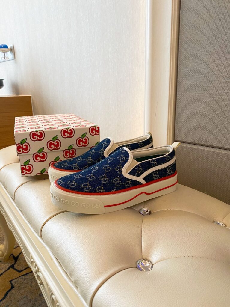 Gucci Women's Tennis 1977 Slip-On Sneaker Dark Blue ?624733 2Kq30 4466 - Image 3