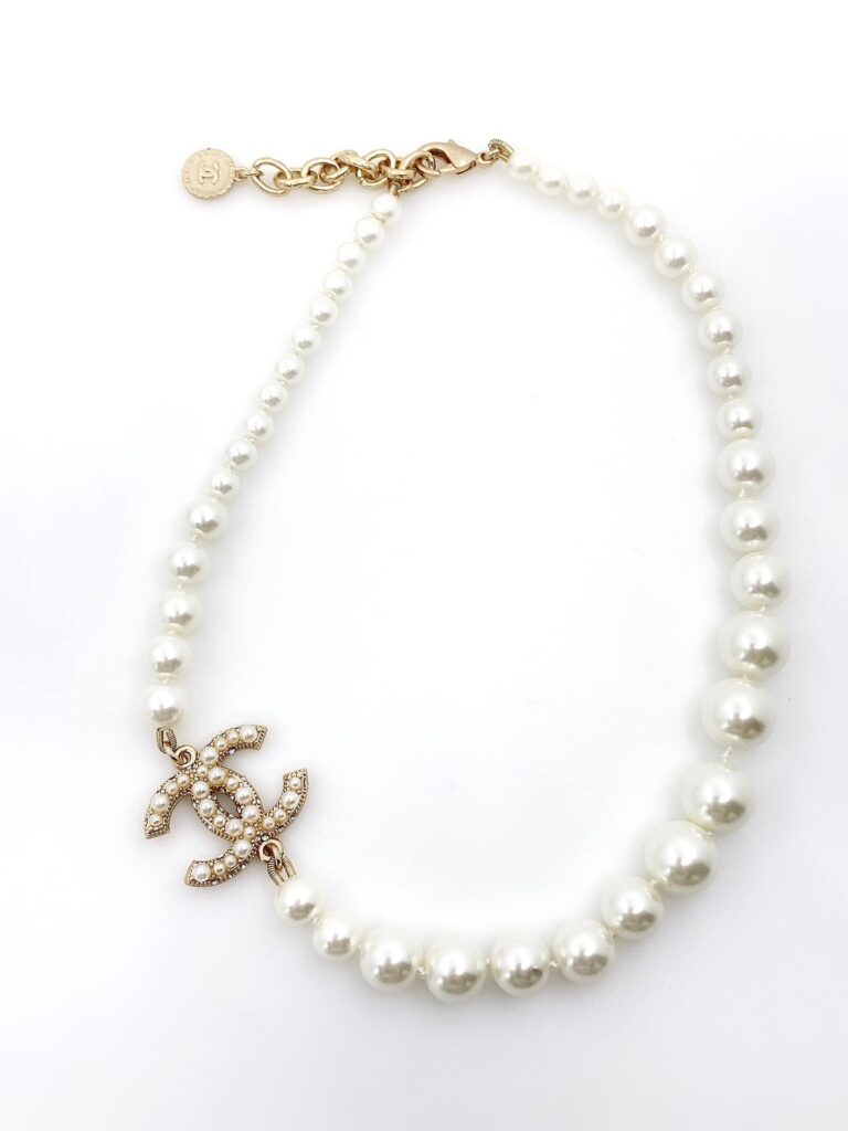 Chanel Metallic Silver Tone Coco Faux Pearl Cc Necklace - Image 3