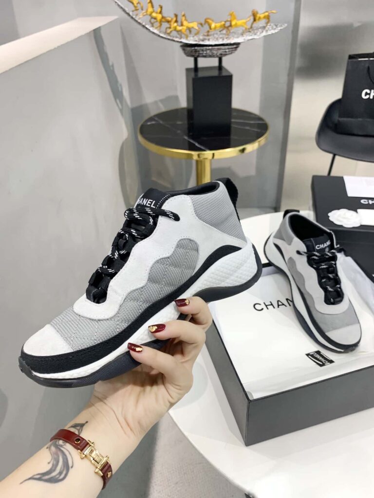 Chanel Low Top Trainer Cc Sneakers White And Gray - Image 4
