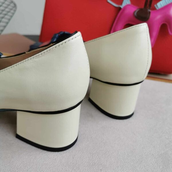 Gucci Wmns White And Blue Leather Mid-Heel Pump - Image 3