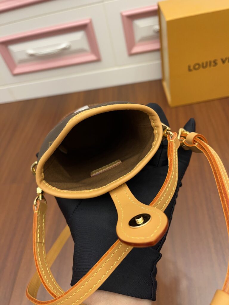 Louis Vuitton Fold Me Pouch M80874 - Image 6