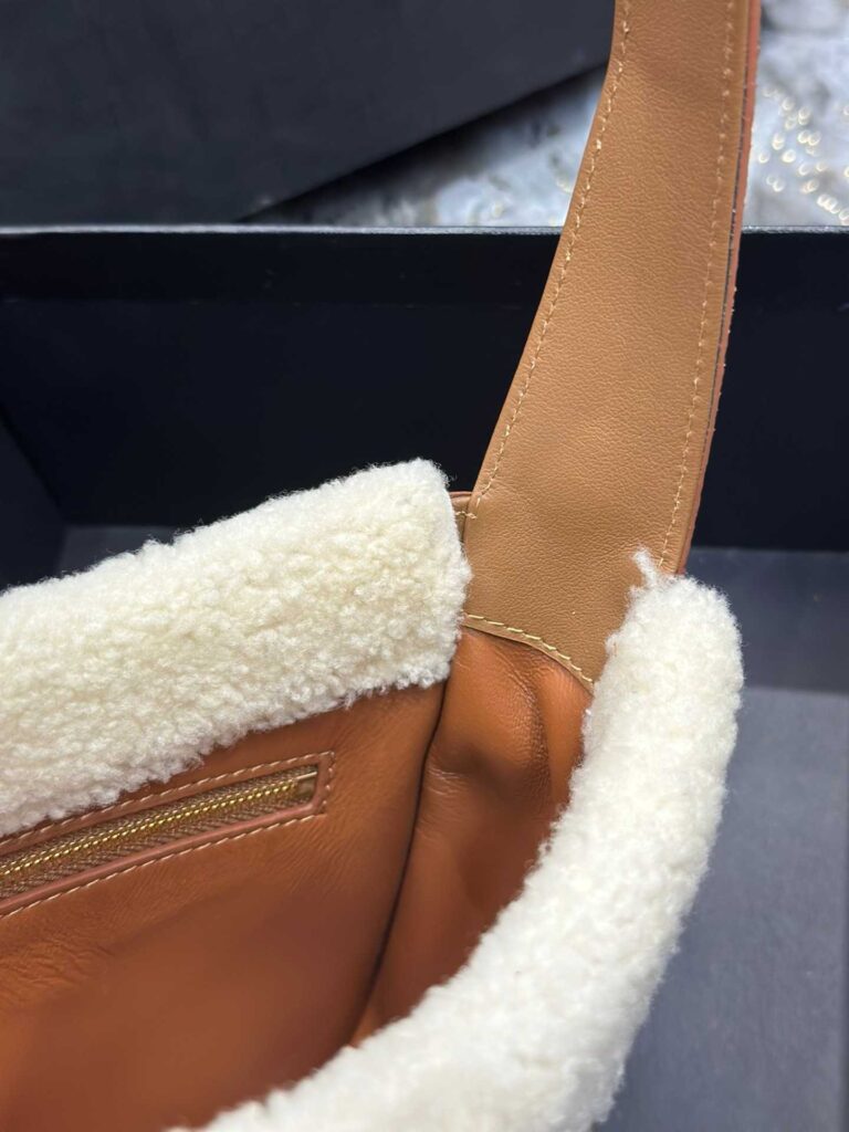 Saint Laurent Le 5 À 7 Hobo Bag In Suede And Shearling 65722811Zlw2281 - Image 10