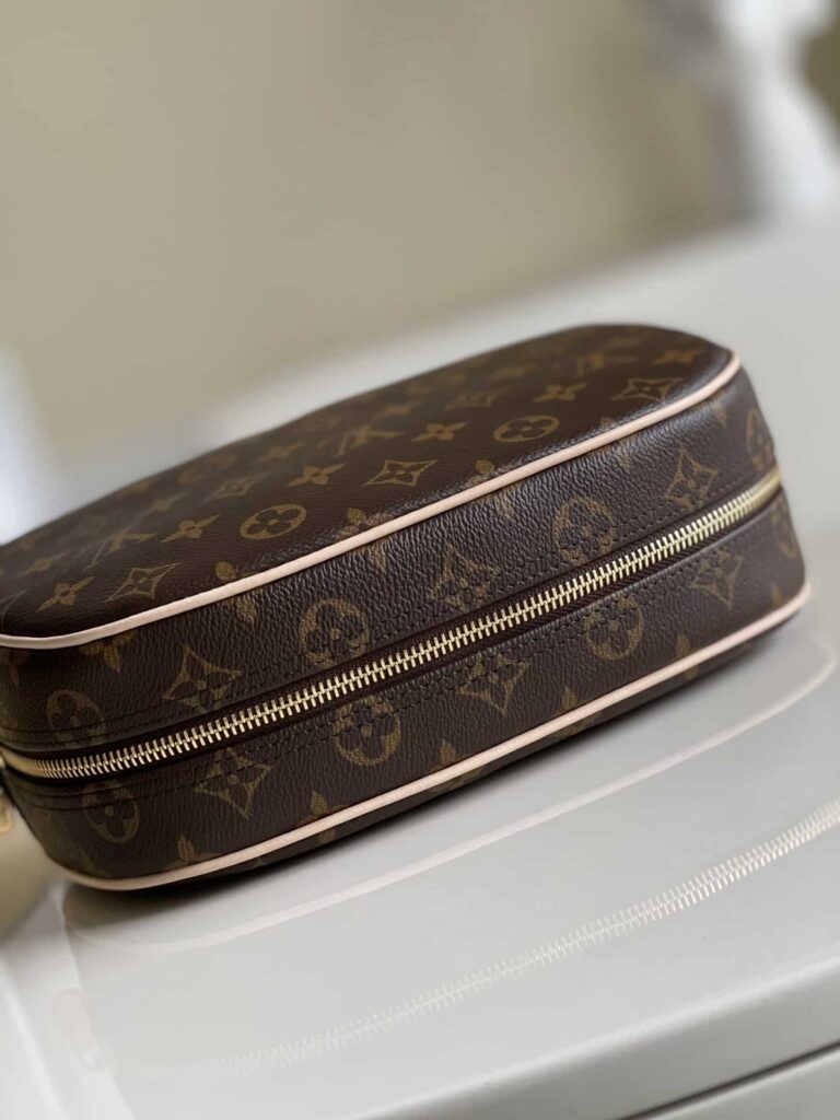 Louis Vuitton Monogram Toiletry Bag 25 M47527 - Image 4