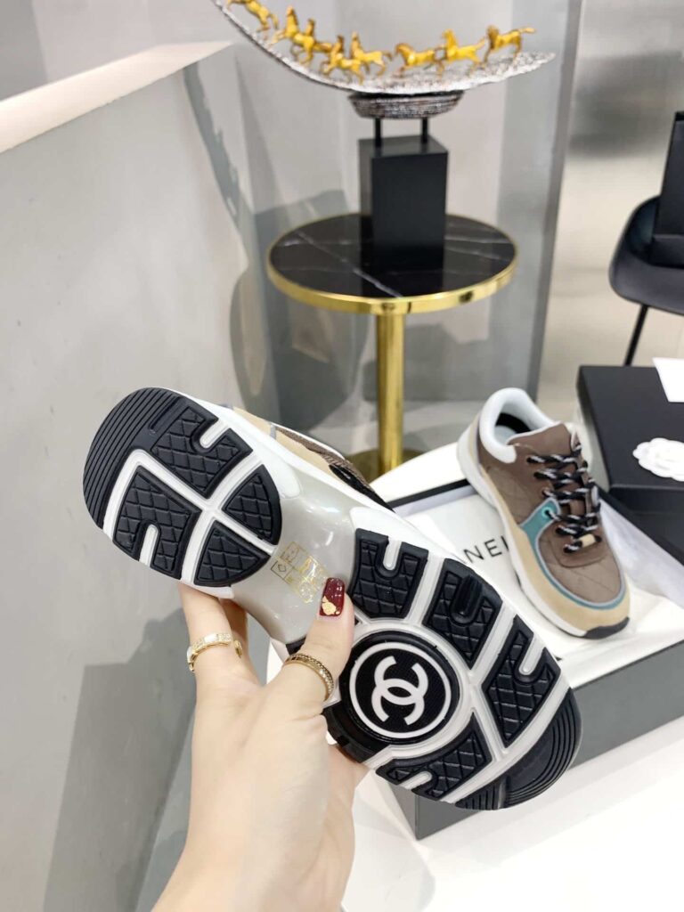 Chanel Cc Logo Low Top Trainer Sneakers Brown And White G38301 Y55434 K3161 - Image 7