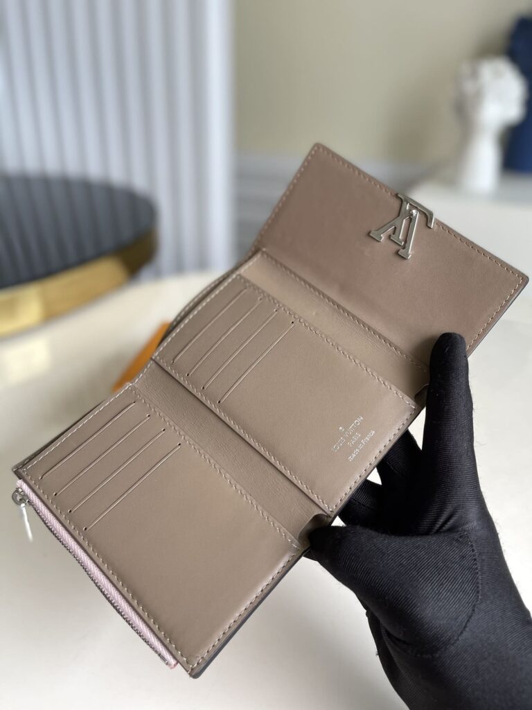 Louis Vuitton Capucines Compact Wallet M62157 - Image 5