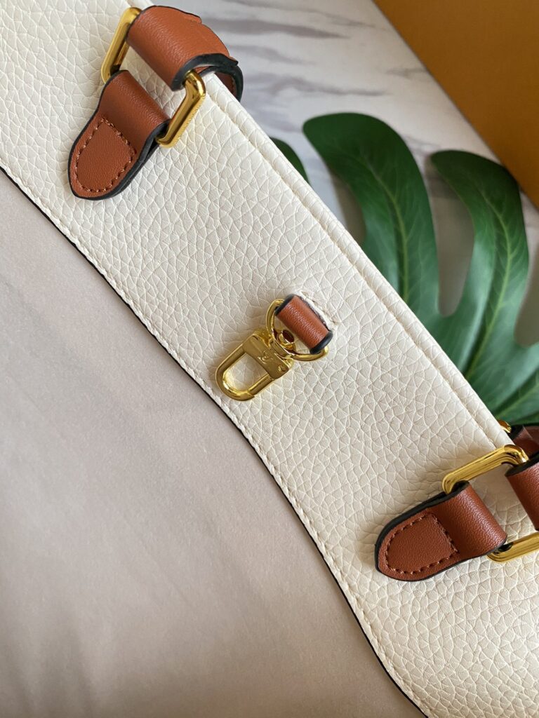 Louis Vuitton Onthego Mm White Bag 35Cm M44558 - Image 10